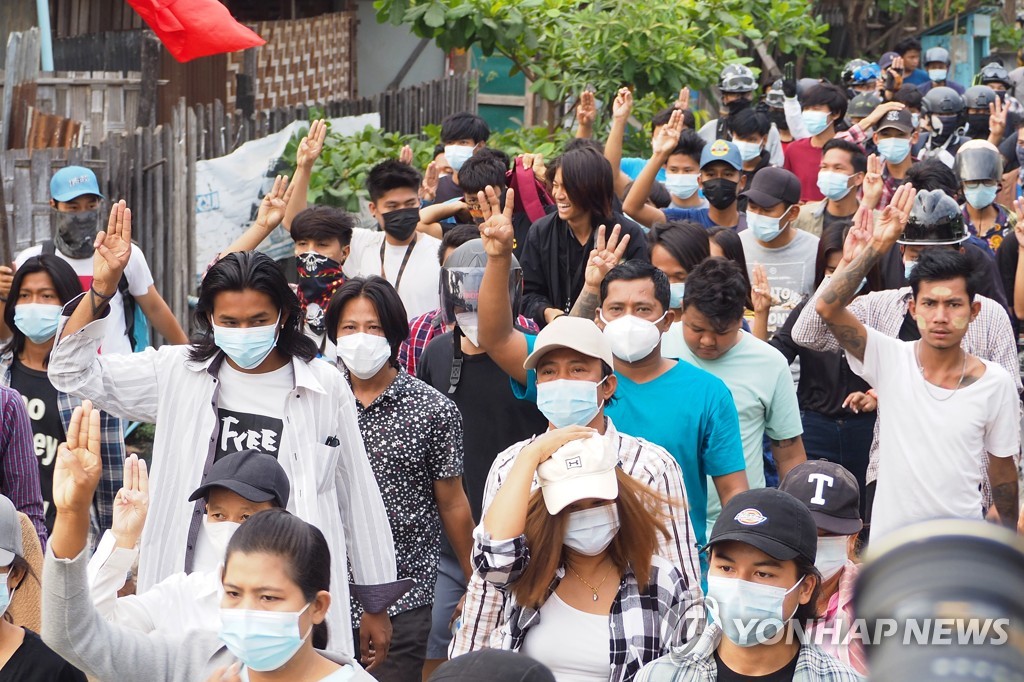 "미얀마 군사법원, 장병 살해 혐의로 19명에 사형선고"