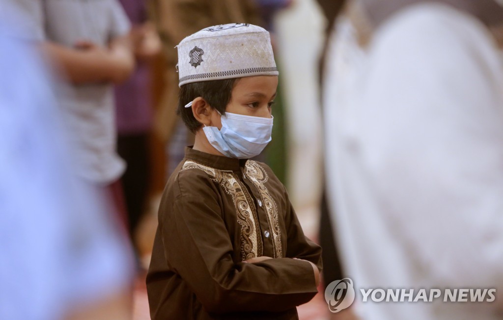 [사진톡톡] 팬데믹 속 이슬람권 라마단 '거리두기'