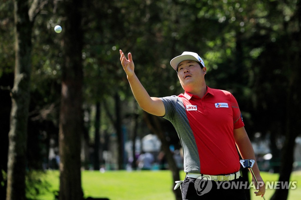 PGA 투어 "백신 안 맞은 선수는 코로나19 검사 비용 내야"