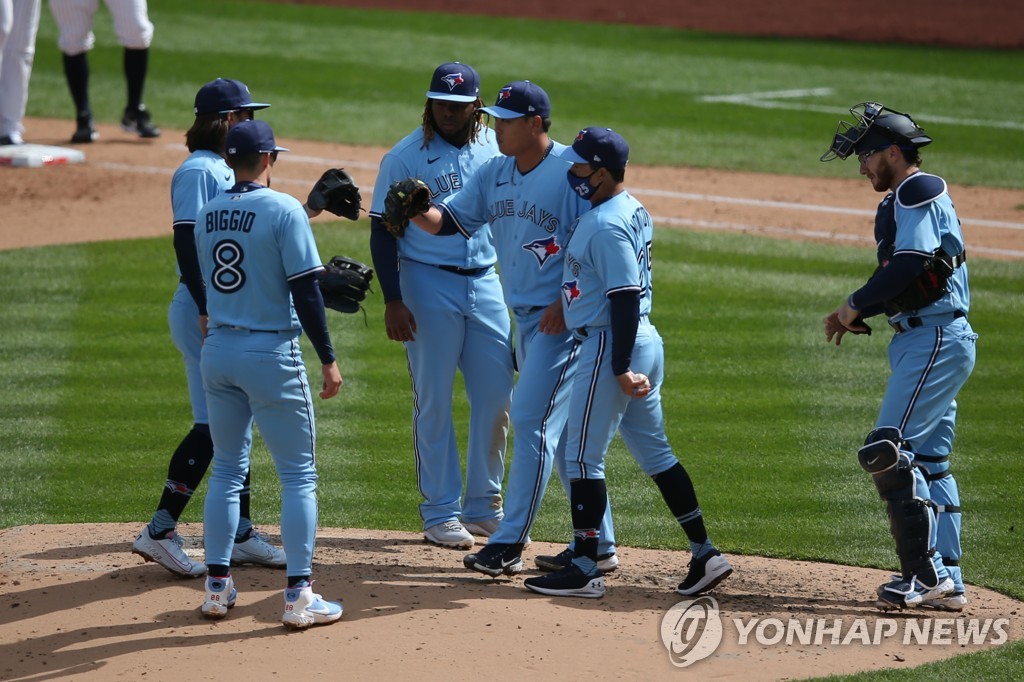 류현진, 개막전 5⅓이닝 2실점…콜과 맞대결은 무승부(종합2보)