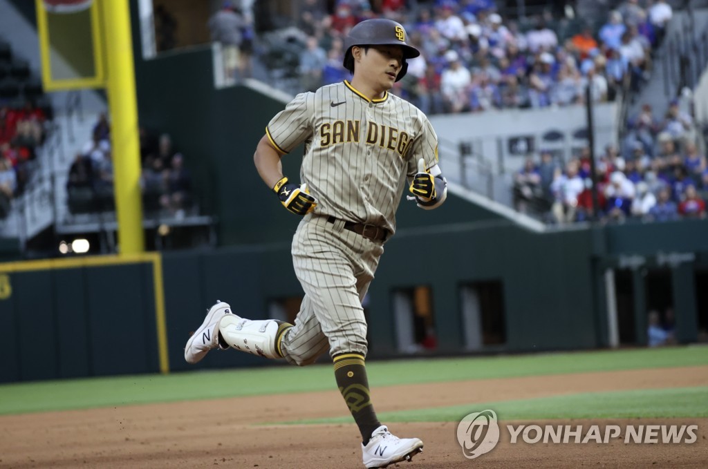 김하성 "한국서도 첫 홈런 때 '침묵 세리머니' 많이 해요"