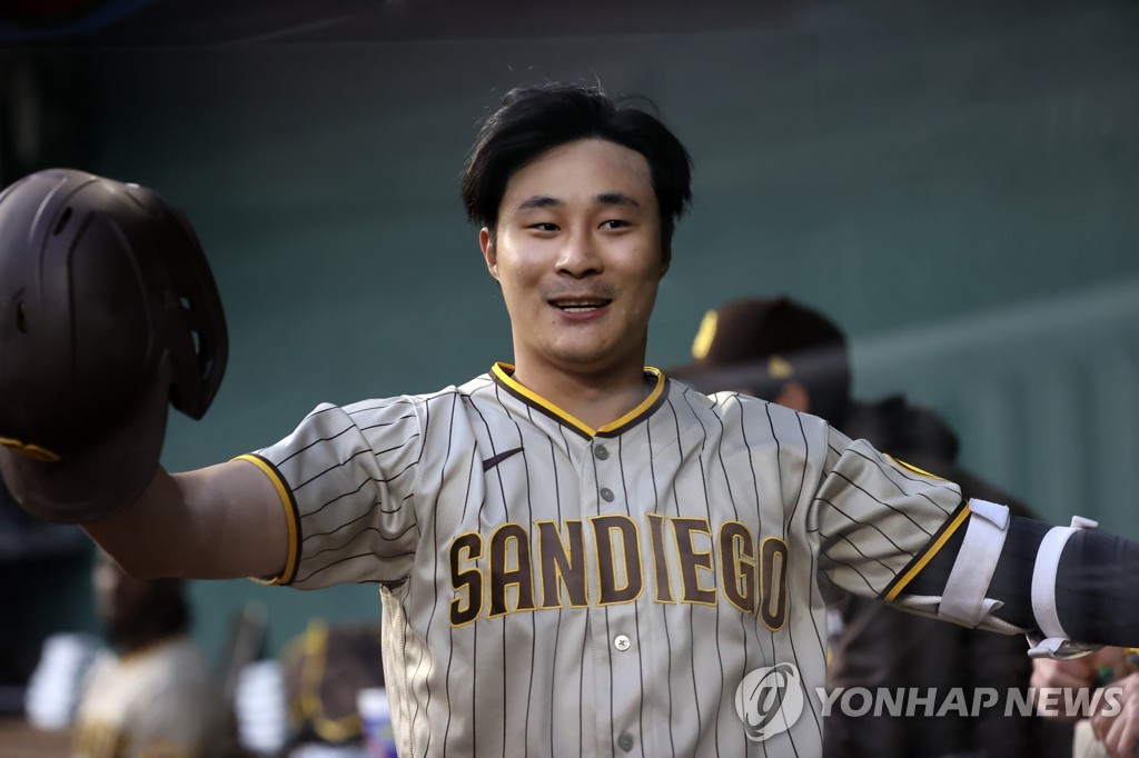 MLB 샌디에이고, 김하성 첫 홈런에 한글로 "김하성 화이팅!"