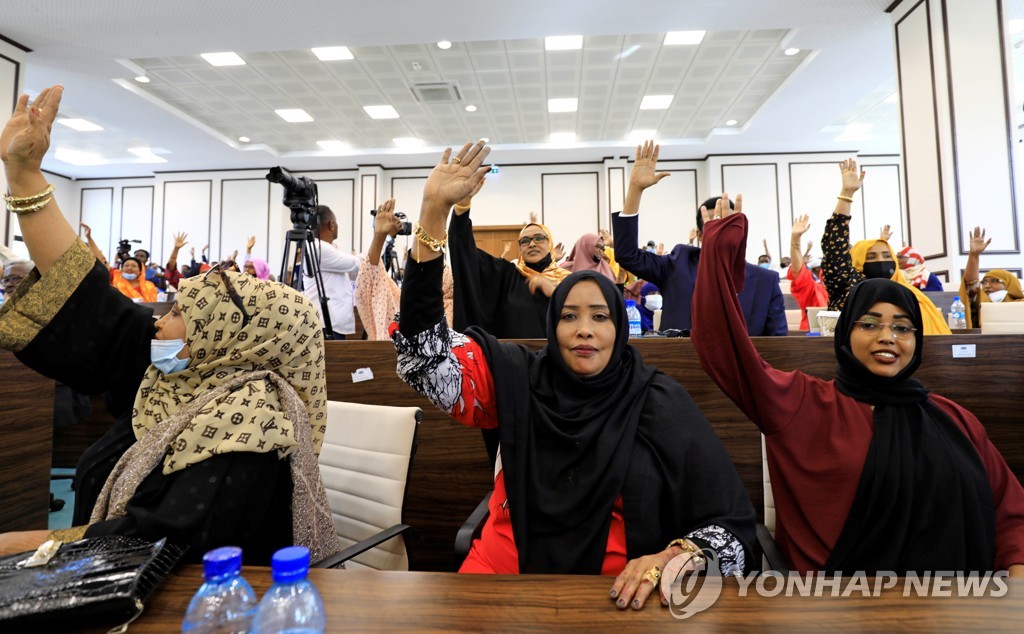 미 국무장관 "소말리아 대통령 임기 연장안에 깊이 실망"