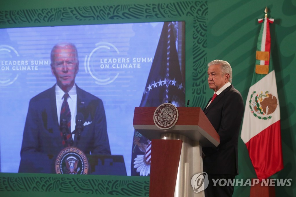 기후 정상회의는 뒷전…일일 기자회견 고수한 멕시코 대통령