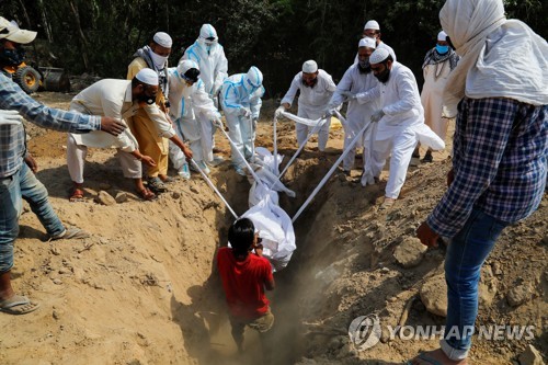 WHO "인도 코로나19 확산에 큰 우려…이동 통제해야"