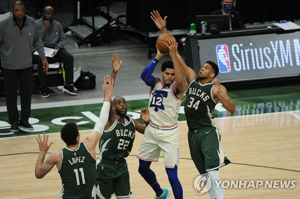 NBA 밀워키, 홈경기서 팬들에 코로나19 백신 접종