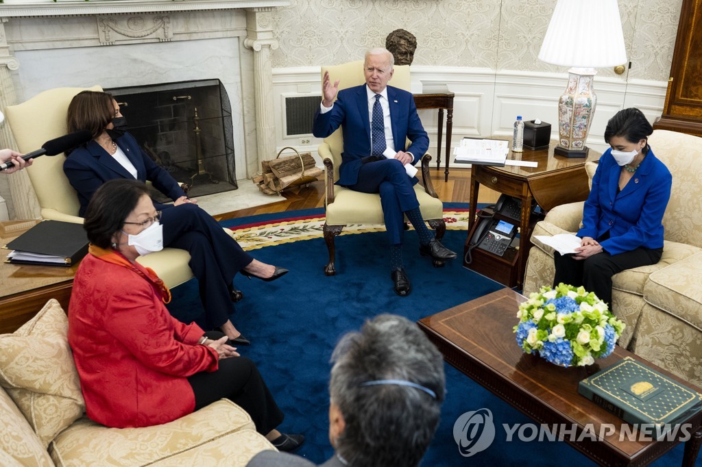 "고위직에 아시아계 낙점을" 바이든 만난 아시아계 의원들