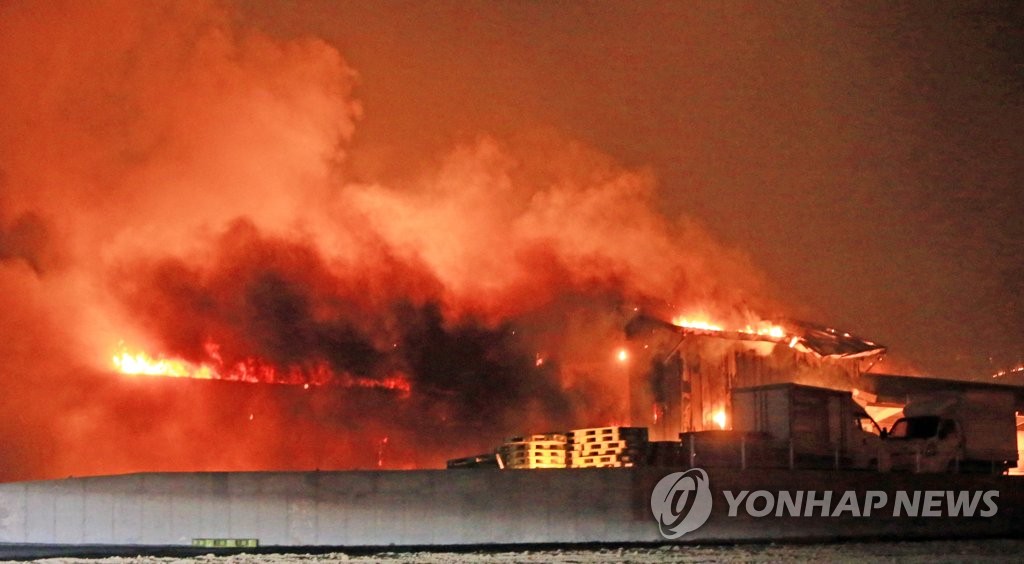 고성산불 '전신주 관리 부실' 한전 직원들 재판서 혐의 부인