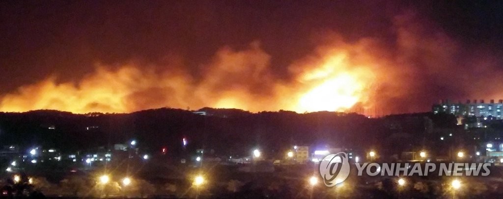 고성산불 '전신주 관리 부실' 한전 직원들 재판서 혐의 부인