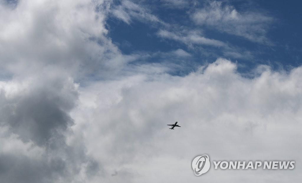 건조하고 흐린 경남…남해안 밤부터 비