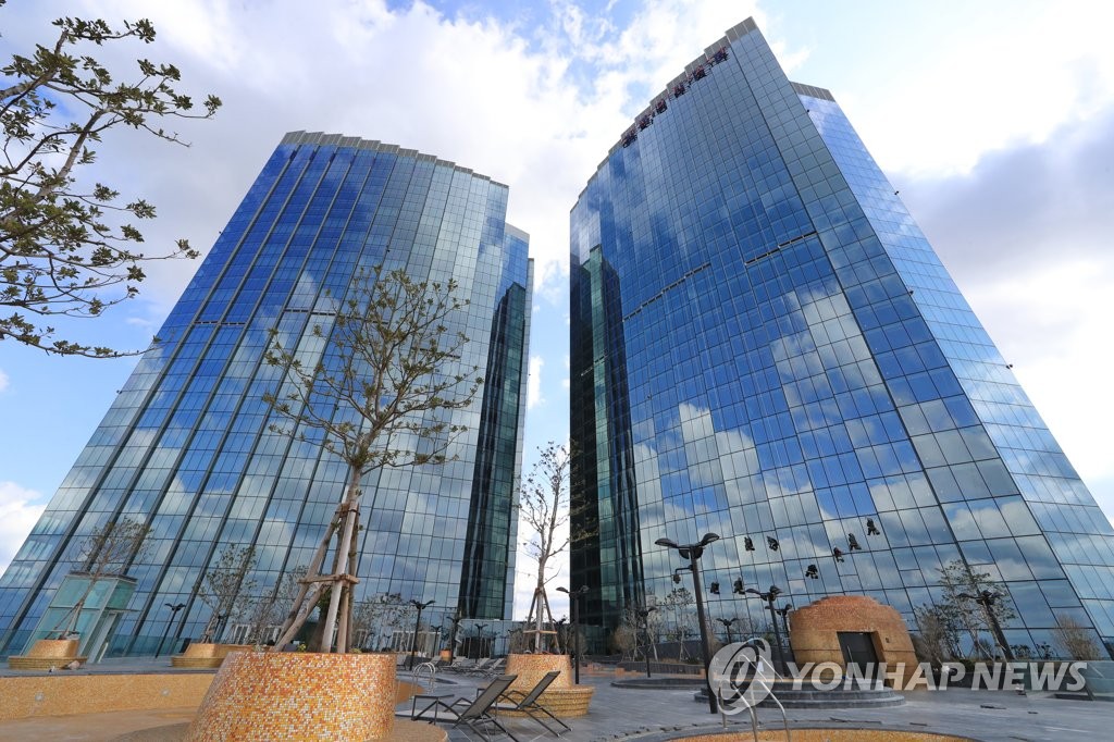 제주 드림타워 'LT카지노' 이전·면적변경 조건부 허가(종합)