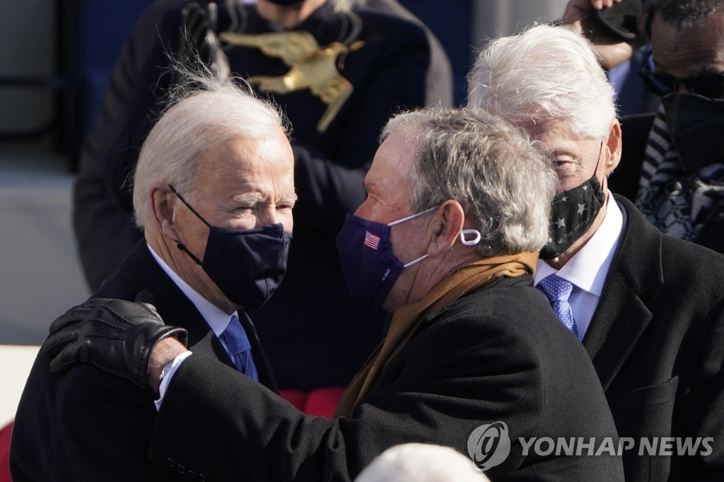 부시 "재임 때 이민 개혁 못한 것 후회…이민자 더 존중해야"