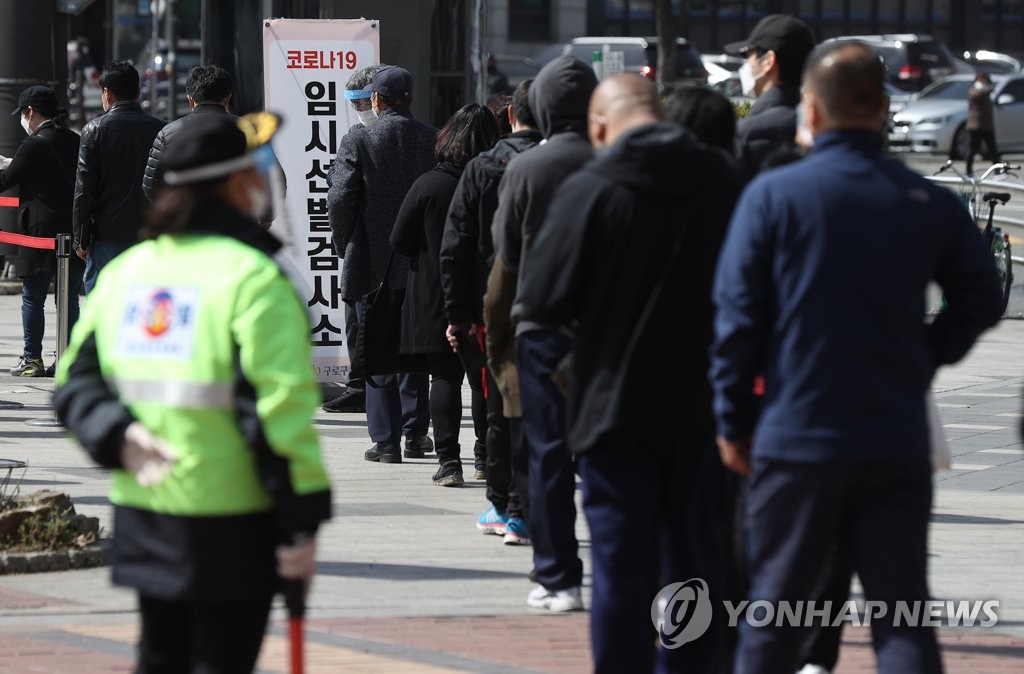 당국 "자가검사키트 도입 논의…허가나면 서울시 시범사업 가능"