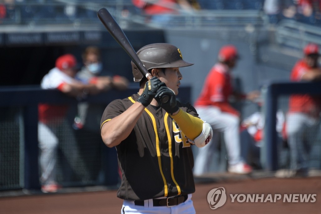 김하성, 첫 타석에서 적시타…MLB 첫 안타·타점 수확