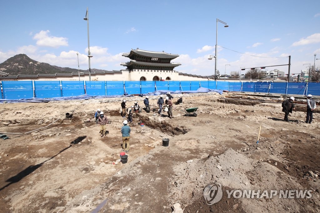 오세훈 "광화문광장 공사 계속…월대 복원"