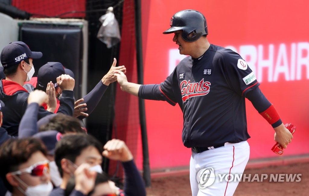 이대호 "후배가 잘해서 내가 벤치 앉아도, 기뻐하며 응원할 것"