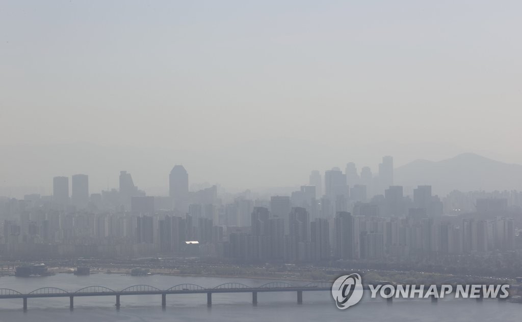 [날씨] 황사로 미세먼지 '나쁨'…중부에 새벽비