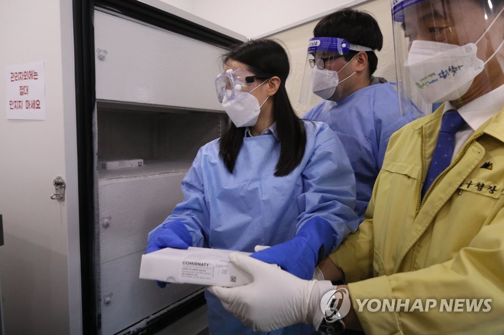 오늘부터 75세 이상 등 일반인도 백신 접종…수급불안 '변수'