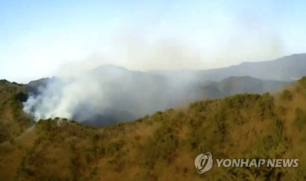 양구 산불 이틀 만에 진화…일출 동시 헬기 5대 투입