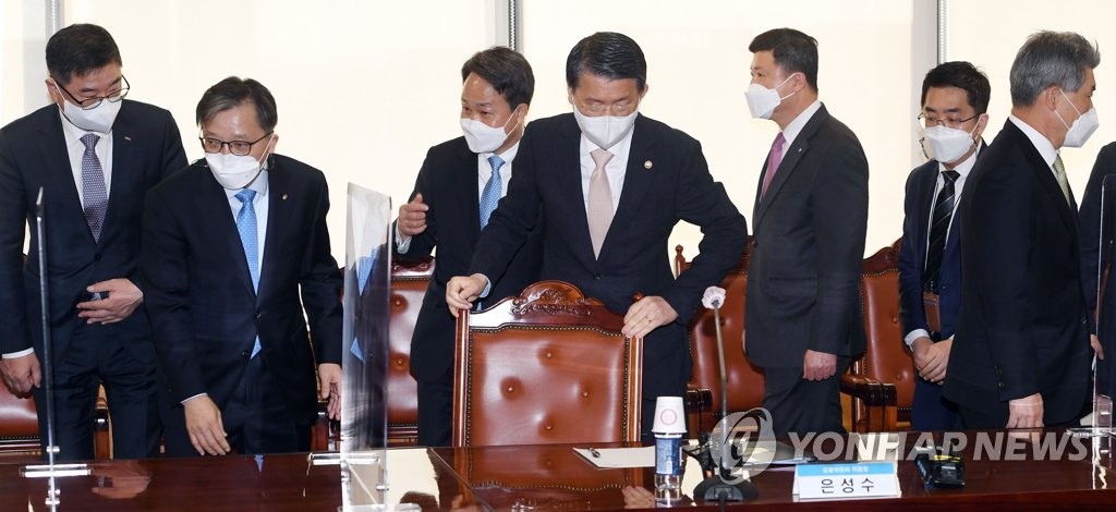 은행장 "대출후 한달 펀드가입 제한 완화"…당국 "개선검토"