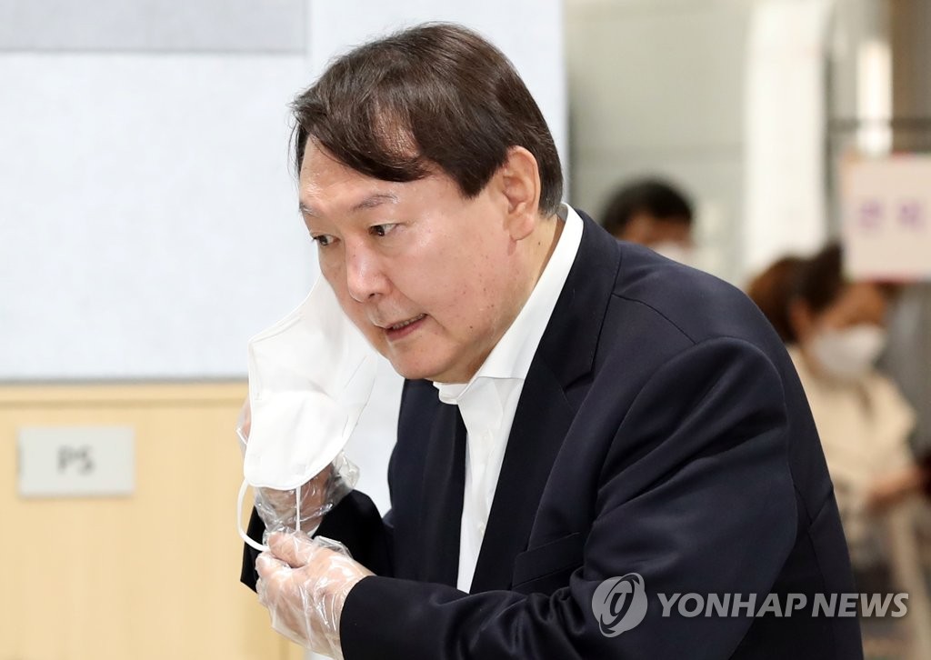 민주, 윤석열 공개행보에 견제구…"훅 갈 것"