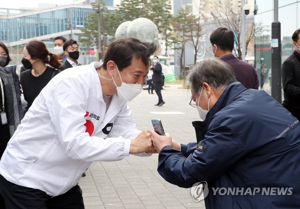 吳, 사전투표 첫날 서부권 'C자형' 공략…安·羅·琴 총출동