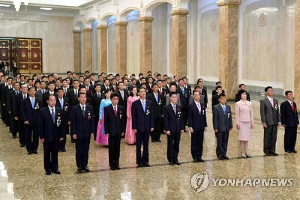 북 '당 최말단' 세포비서대회 곧 열려…참가자 금수산궁전 참배(종합)