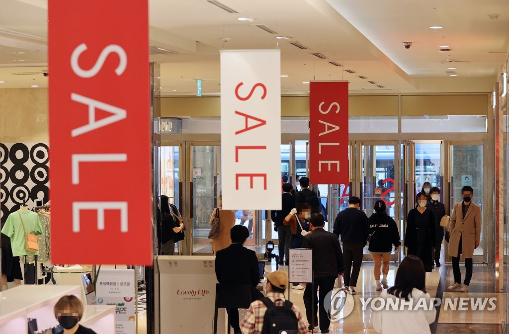 백화점 봄 정기세일 매출 40~50% 뛰어…명품 인기 지속