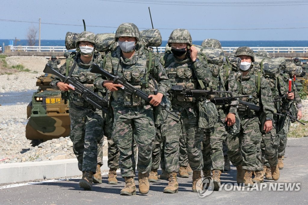 포항 해안서 합동 상륙훈련…돌격장갑차, 헬기 등 동원