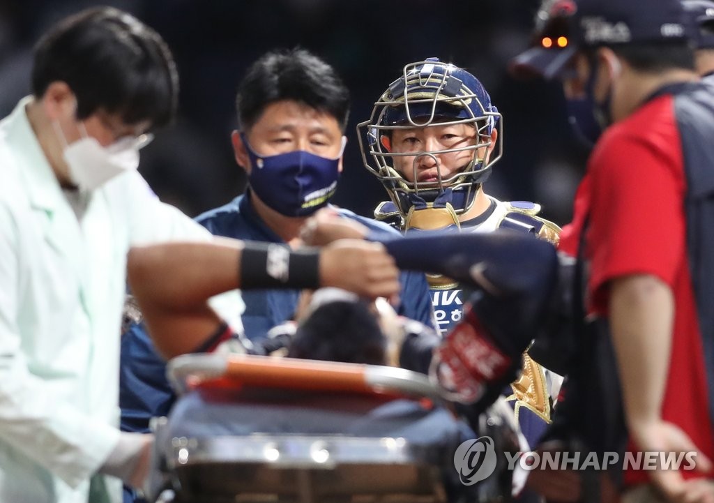 롯데 마차도, 투구에 머리 맞고 병원행 "골절·출혈 없어"(종합)
