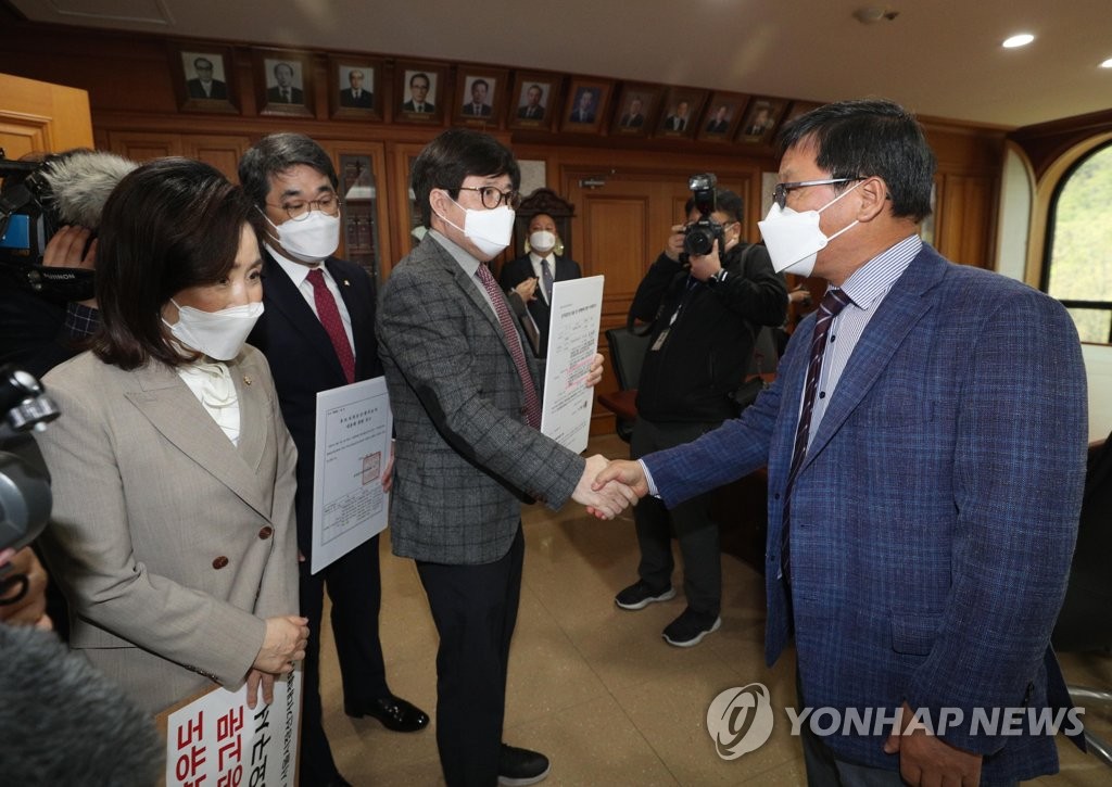 국민의힘, 선관위 항의방문…"선거개입위로 변질"