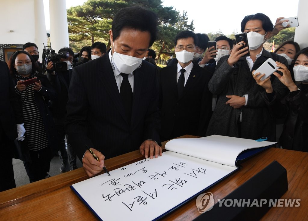 바빴던 오세훈 취임 첫날…현충원에서 현안보고까지(종합)