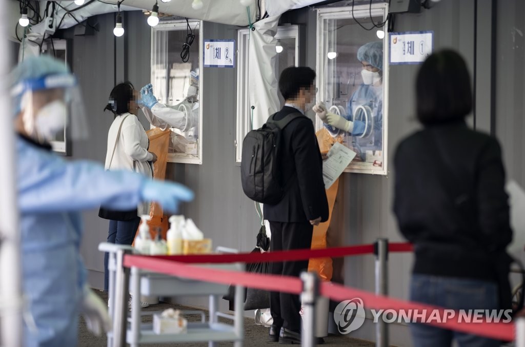 [속보] 김해시 "주간보호센터서 직원·이용자 10명 확진…추가로 늘듯"