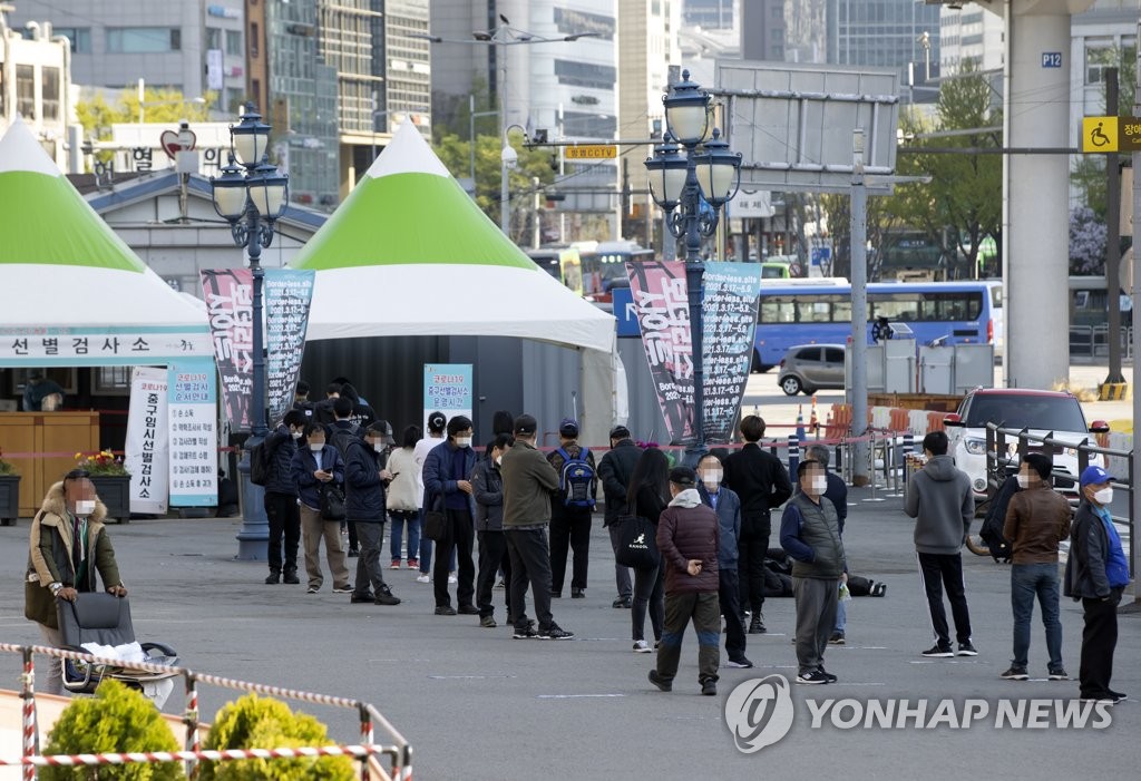 '갈 길 바쁜데' 확진자는 늘고 백신은 꼬이고…정부, 대책 고심