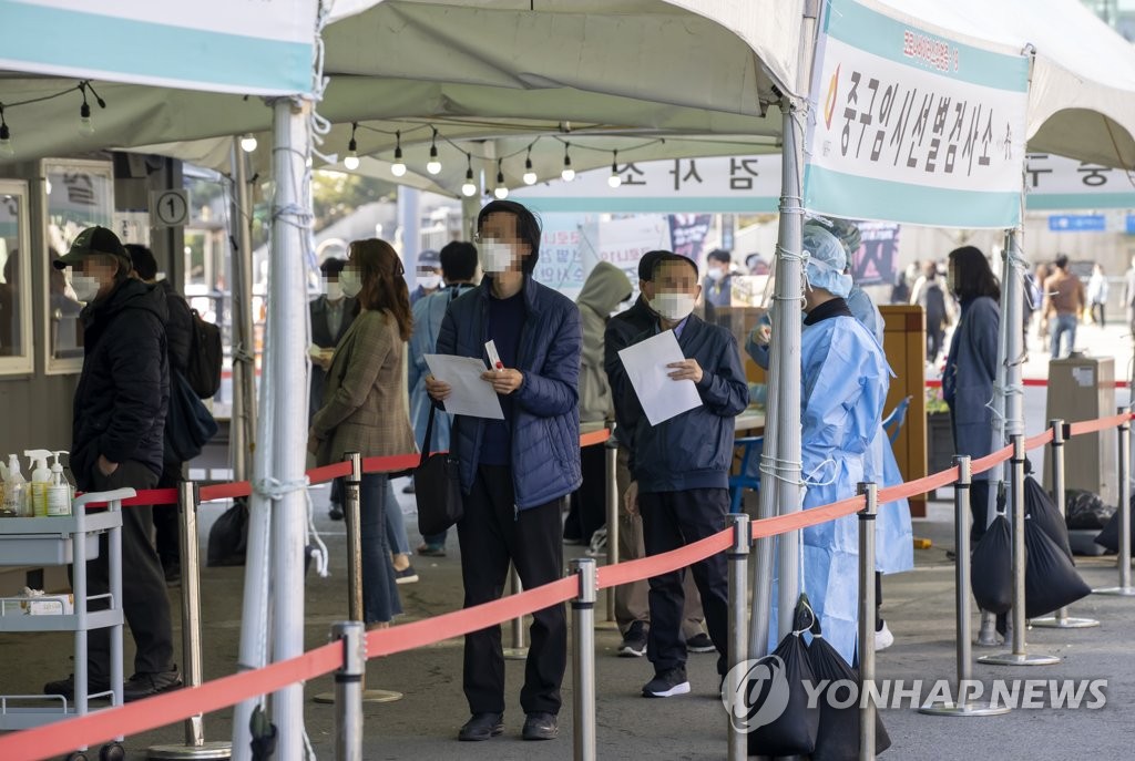 서울 신규확진 50일만에 200명대 중반…"4차 유행 위험 커져"