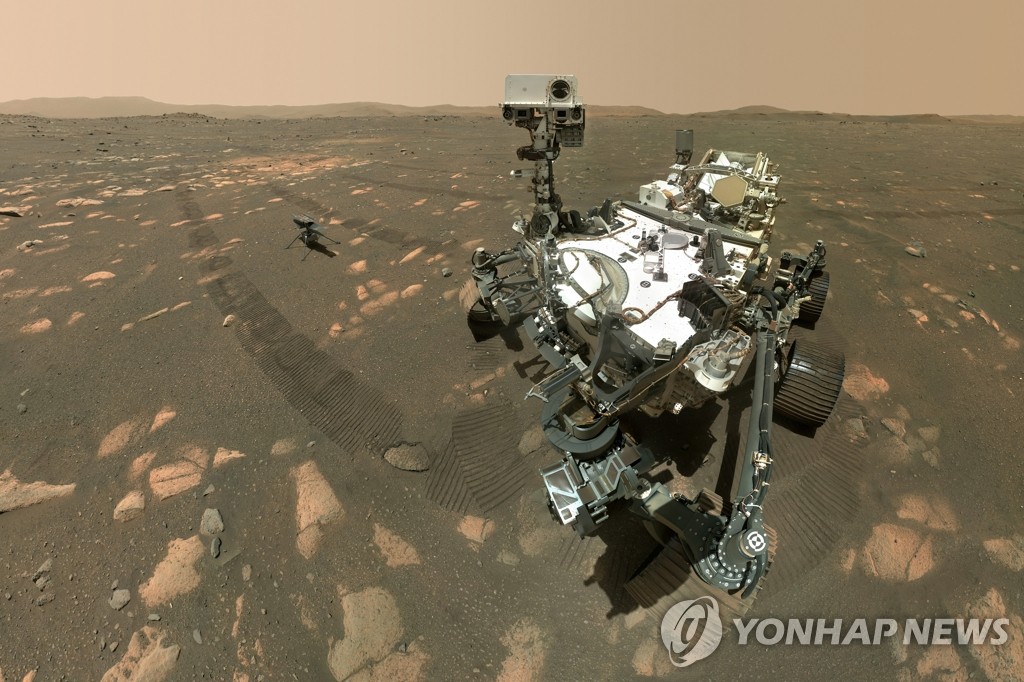 NASA 우주 헬기, 화성 첫 비행 연기…날개 회전 경고장치 작동