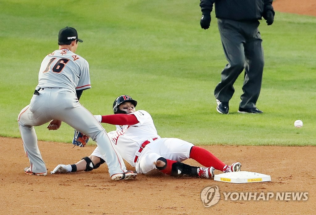 추신수, 홈런으로 첫 안타 신고+동점타…SSG, 한화에 역전승