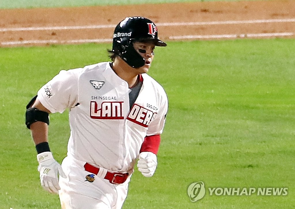 SSG 추신수, 한국 무대 2호 홈런 '쾅'…1회 투런포