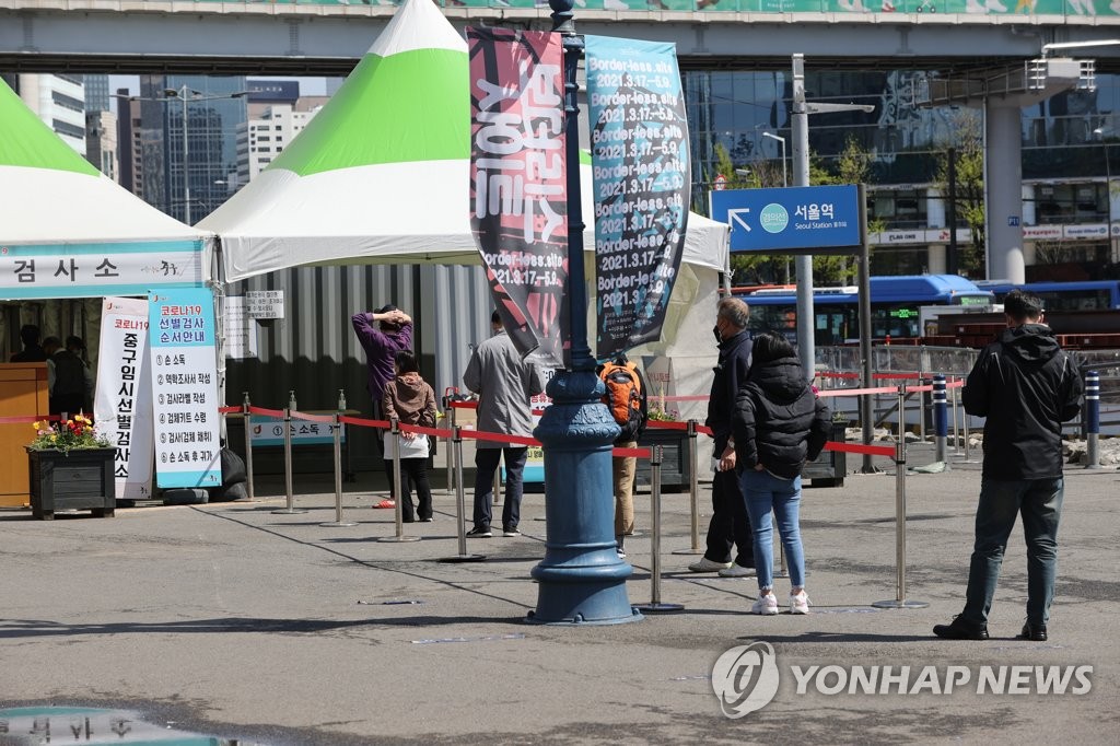 서울서 215명 신규 확진…4차 유행 진입했나(종합)