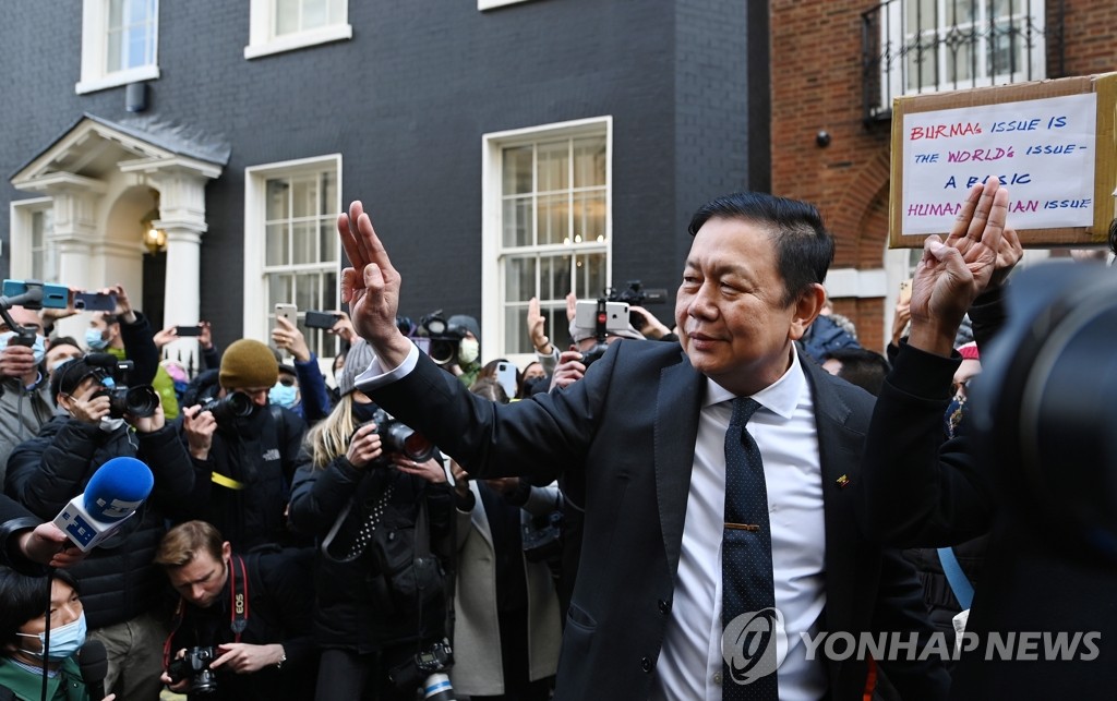 미얀마 군부 맞서다 쫓겨난 주영 대사 "가족·친구도 위협받아"