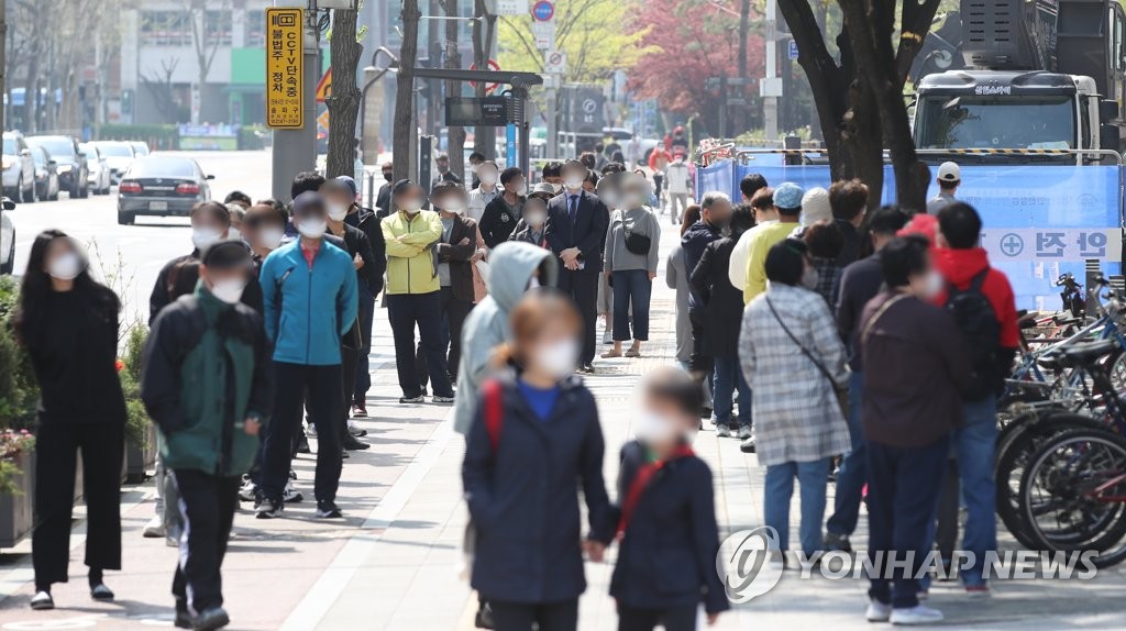 [3보] 신규확진 587명, 휴일영향 엿새만에 600명 아래…확산세 지속