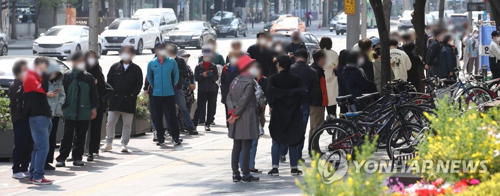 [3보] 신규확진 698명, 이틀째 700명 안팎…지속 확산땐 방역조치 강화