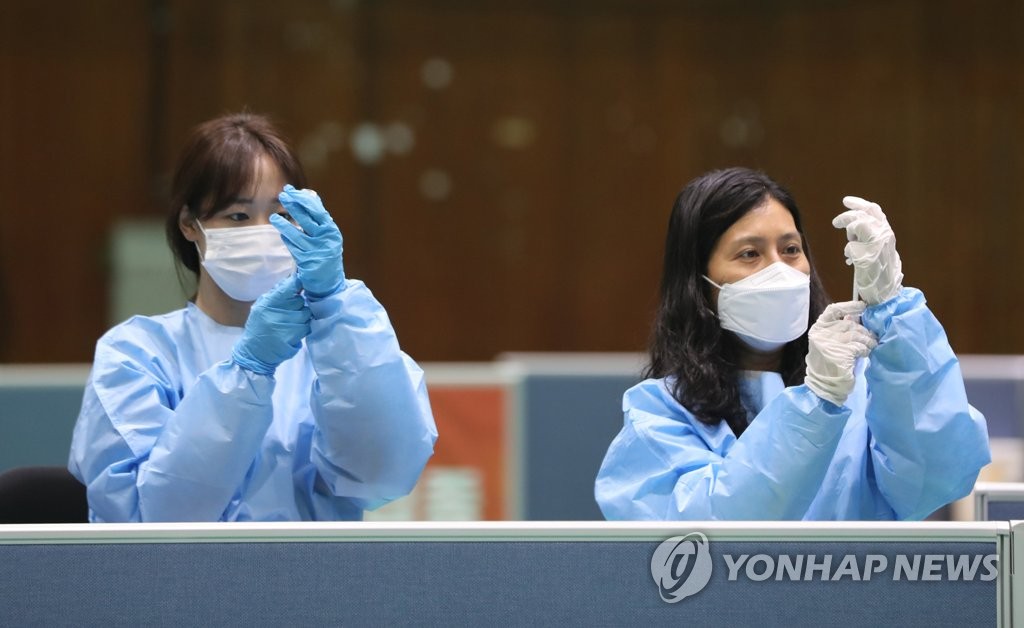 광주서 백신 1차 접종자 첫 확진…"항체 생기기 전 감염 추정"