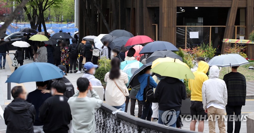 [3보] 신규확진 542명, 이틀째 500명대…곳곳 집단감염에 확산세 여전