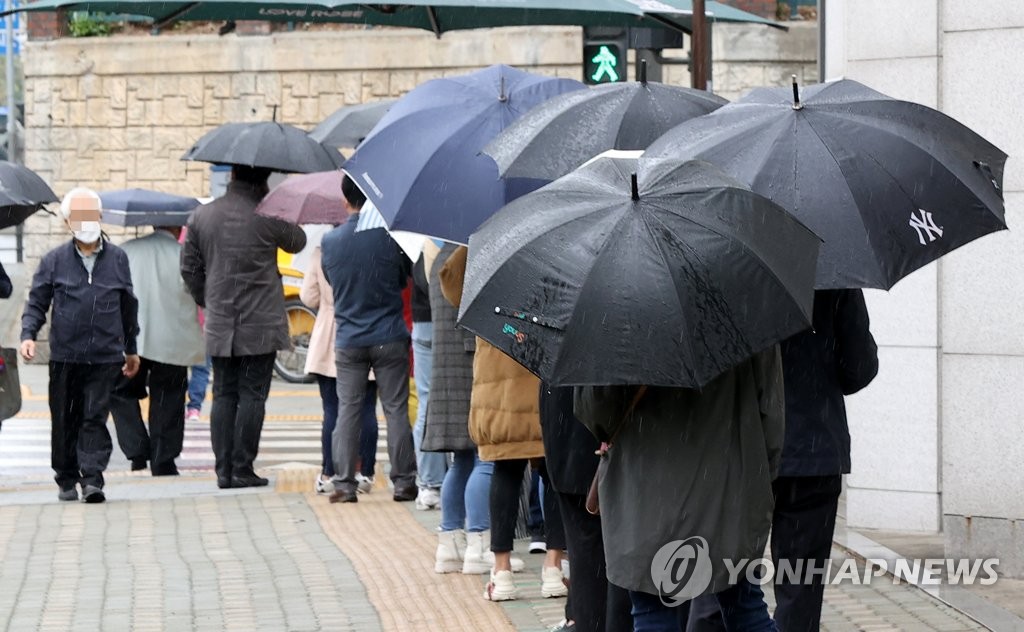 오늘도 500명대 예상…4차유행속 정부-서울시 방역갈등 변수되나