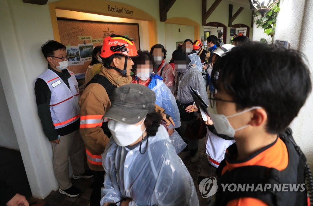 제주 에코랜드서 관광 기차 전도…37명 중경상(종합2보)