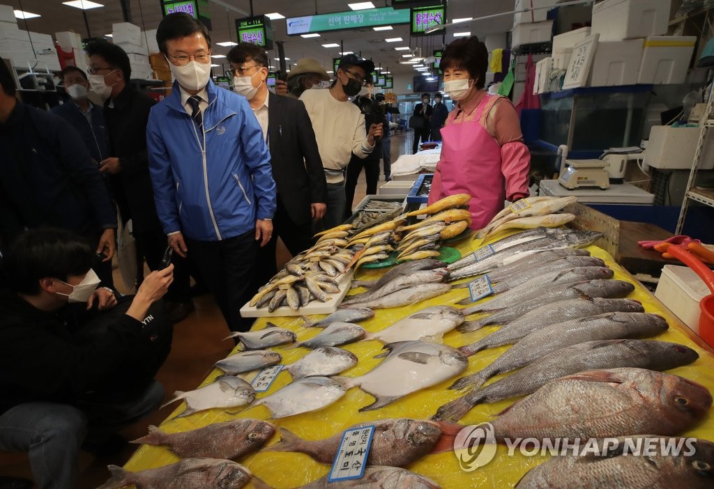 일본산 수입 수산물 연간 3만t…해수부 '전수검사' 방안 검토(종합)