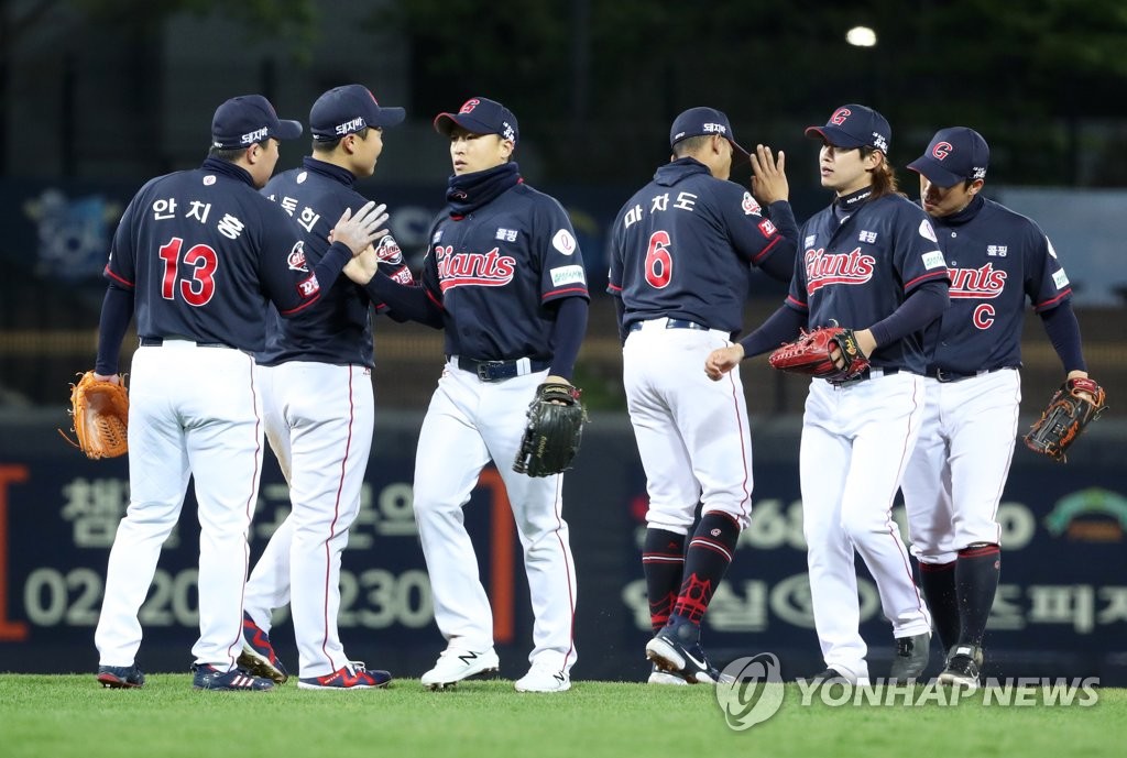 불규칙 바운드가 결정한 승부…롯데, kt에 4-2 역전승