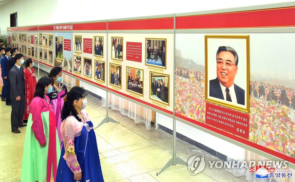 북한, '김일성 생일' 축제 분위기…도발 징후 나타나지 않아
