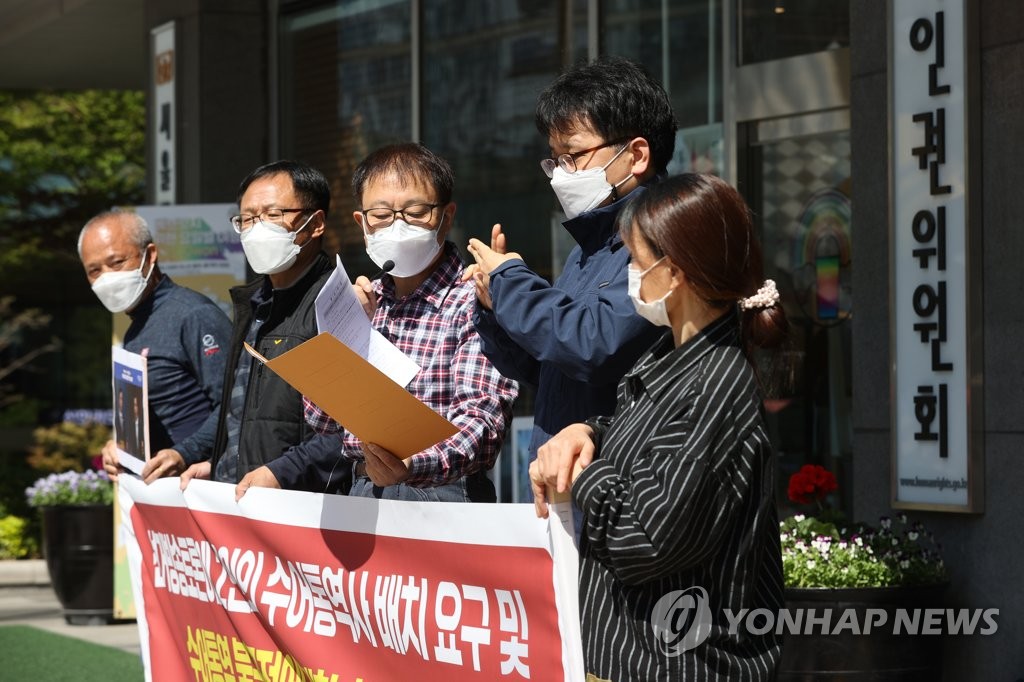 장애벽허물기 "선거 방송토론, 수어통역 2인 이상으로"